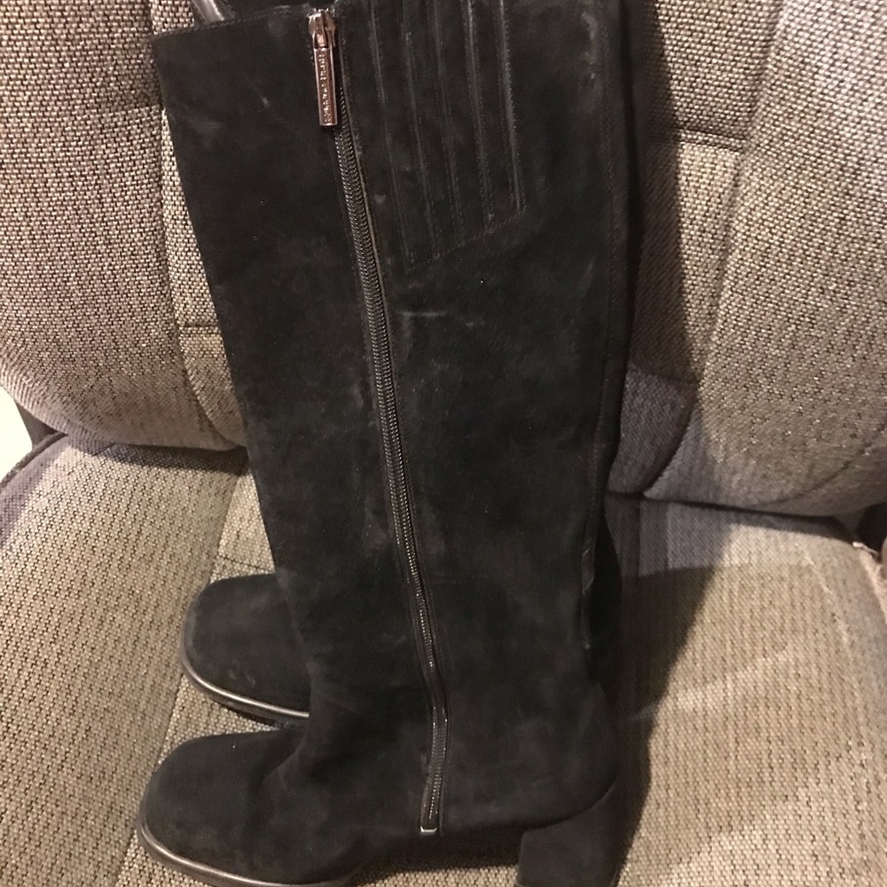 Women’s suede boots